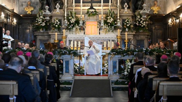 El Papa pide al clero de Córcega que «perdone todo» y «no sean vanidosos»