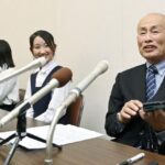 Toshiyuki Mimaki en una conferencia de prensa en Hiroshima